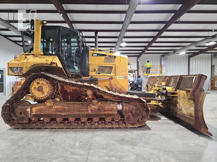 2016-caterpillar-d6n-lgp-image-6