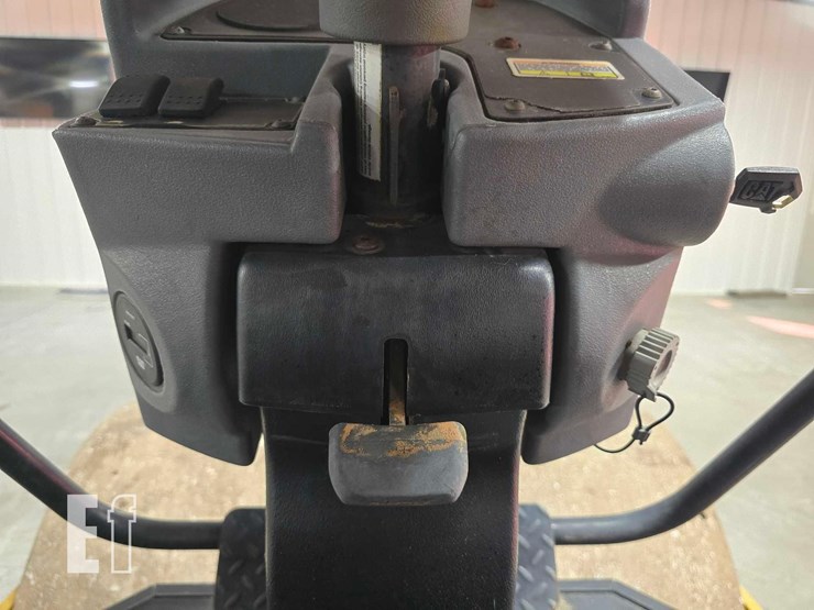 2013-caterpillar-cs44-image-22