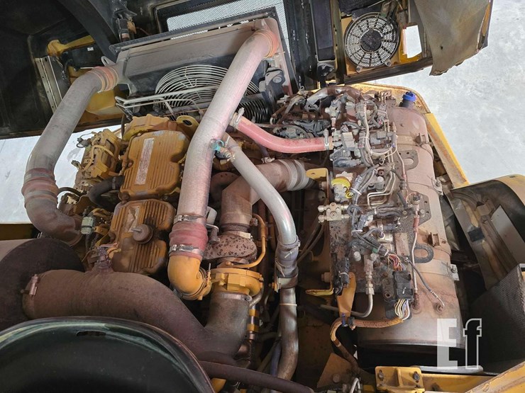 2015-caterpillar-745c-image-25