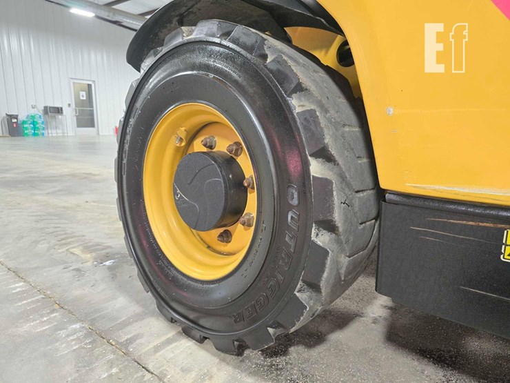 2020-caterpillar-th255c-image-29