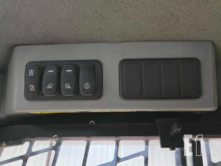 2020-caterpillar-289d3-image-15