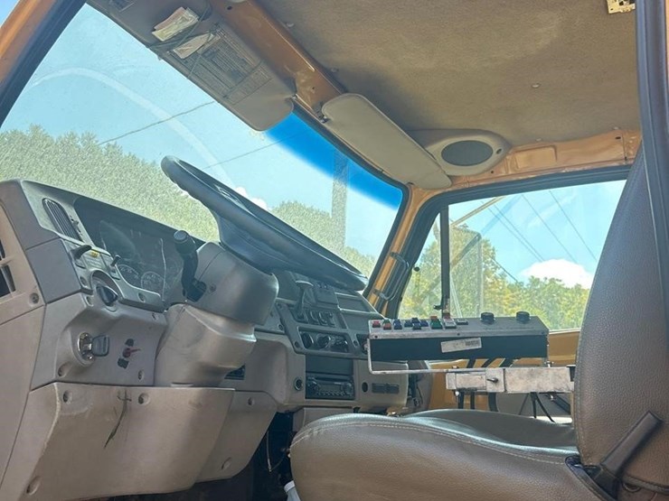 2008-sterling-l8500-image-48