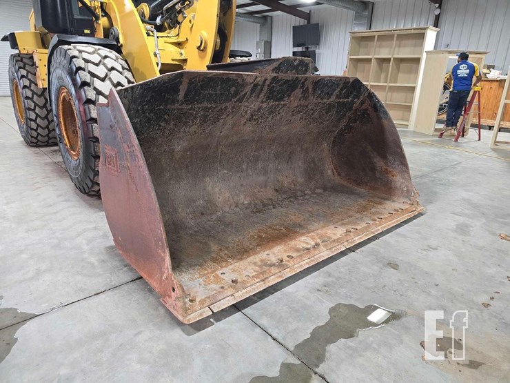 2015-caterpillar-930m-image-10