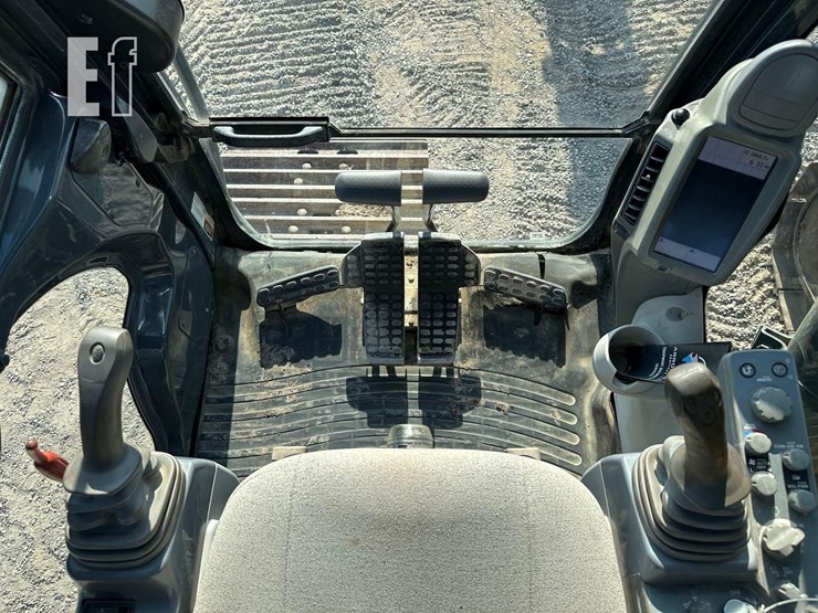 2018-deere-350g-lc-image-16