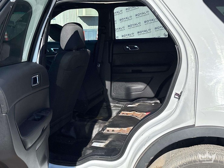 2017-ford-explorer-image-15