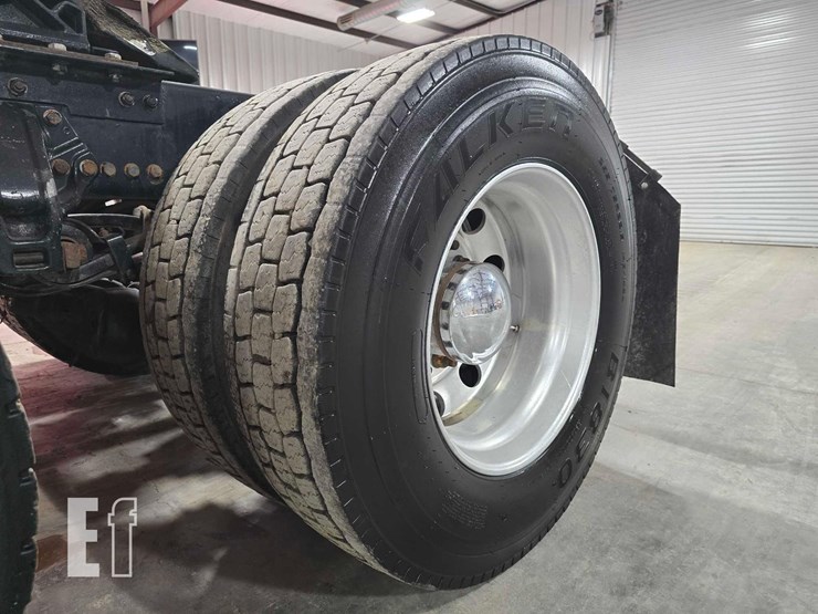 2015-kenworth-t680-image-27