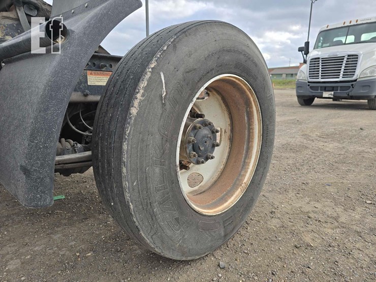 2018-freightliner-cascadia-113-image-10