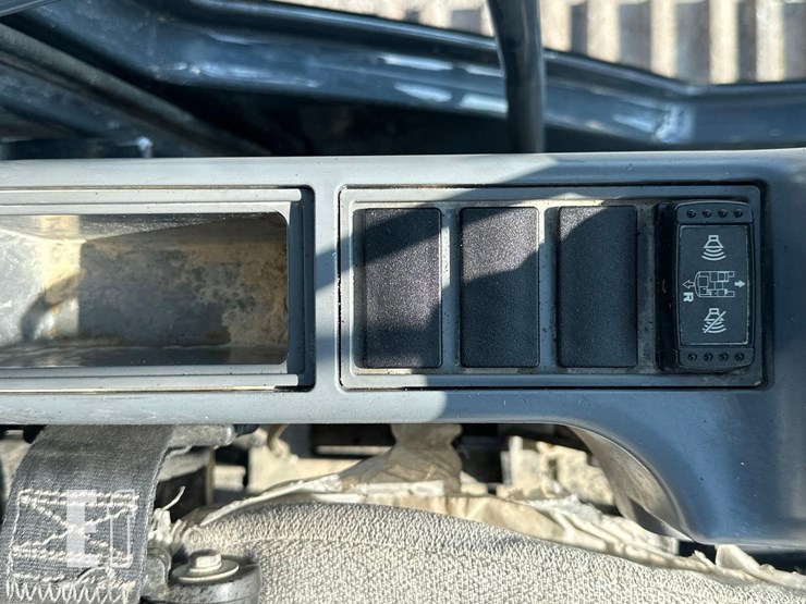 2018-deere-350g-lc-image-24