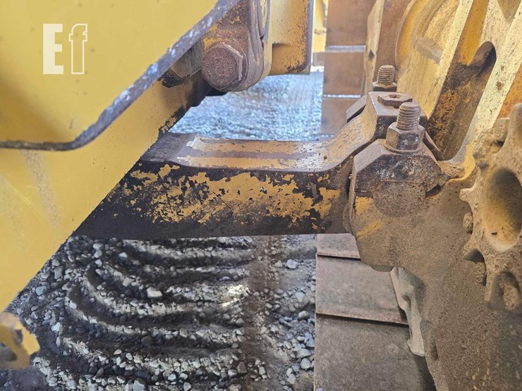 2012-caterpillar-d6t-xw-image-36