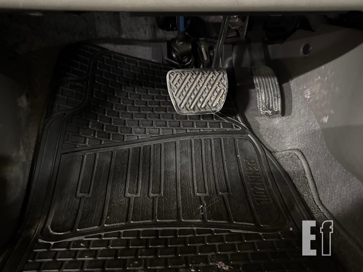 2011-nissan-leaf-image-14