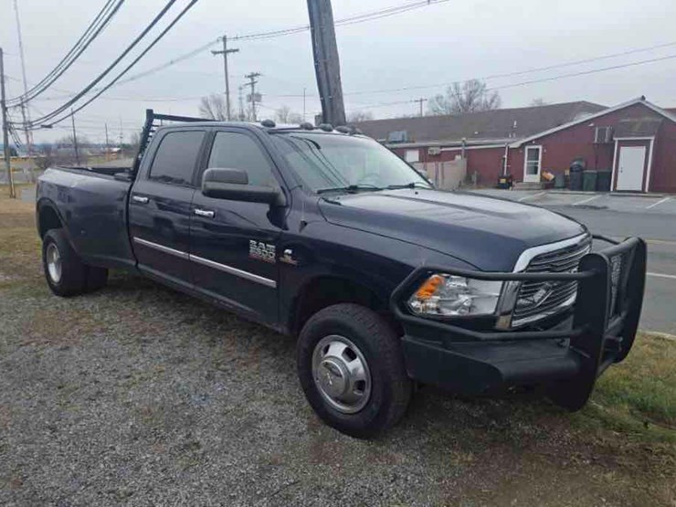 2014-dodge-3500-image-1