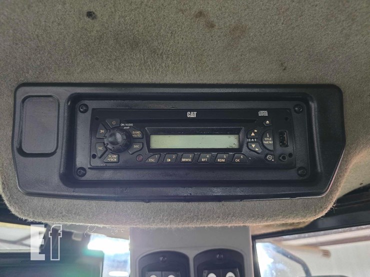 2012-caterpillar-972k-image-19