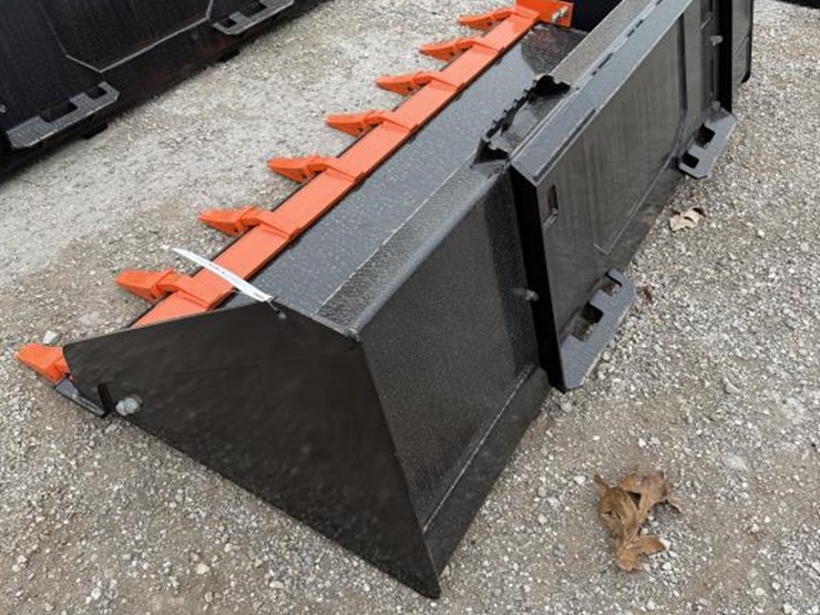 #140-•-80"-skid-steer-bucket-w/-teeth-image-2