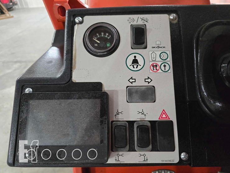 2019-skyjack-sj8831rt-image-9