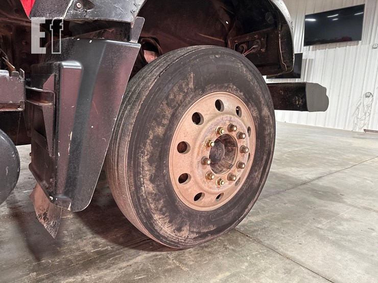 2012-mack-granite-gu713-image-30