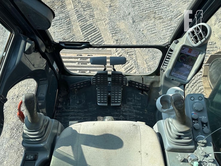 2018-deere-350g-lc-image-16