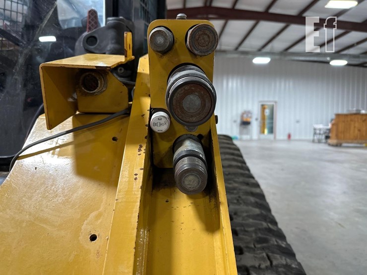 2019-caterpillar-299d2-xhp-image-13