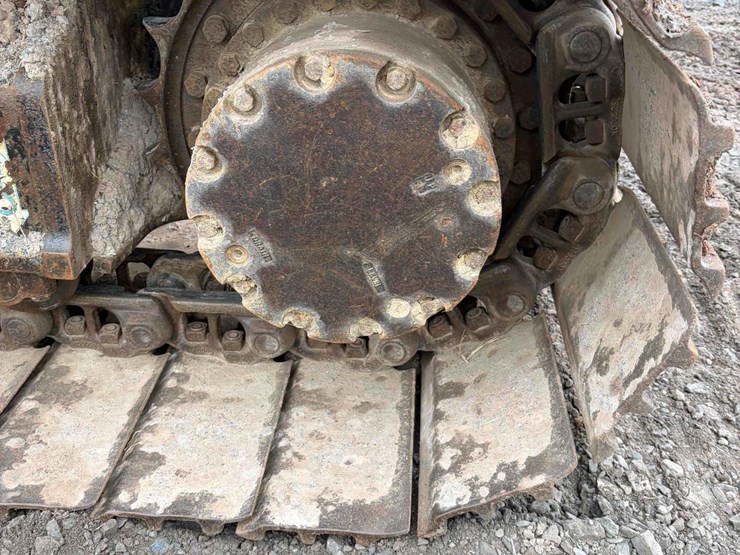 2013-deere-245g-lc-image-6