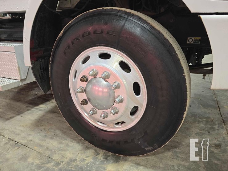 2010-peterbilt-340-image-22