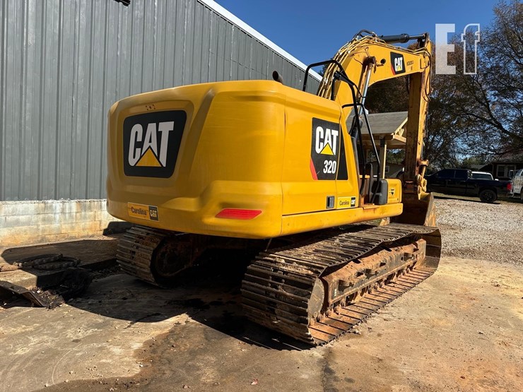 2022-caterpillar-320-image-3