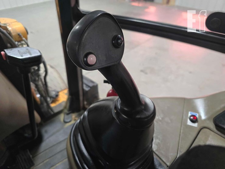 2013-case-580n-image-19