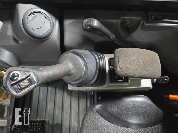 2016-caterpillar-303.5e2-cr-image-25