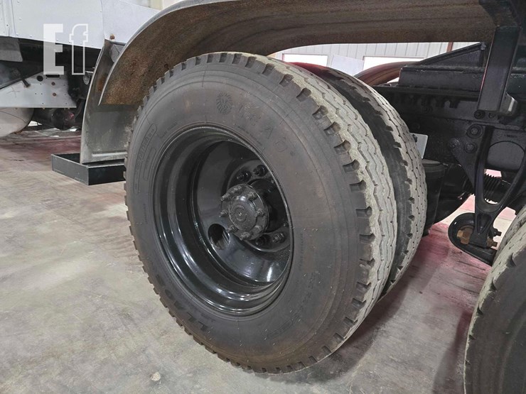 2005-international-9400-image-18