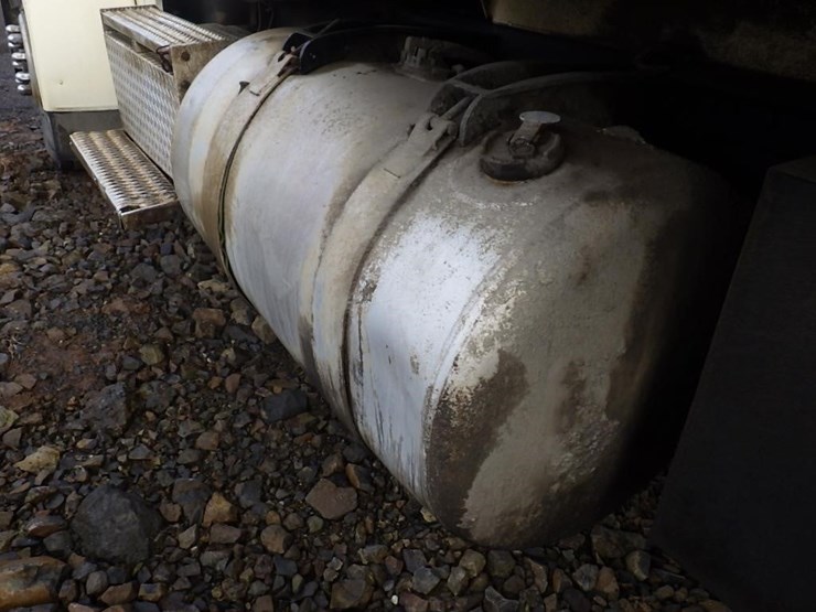 1990-peterbilt-379-image-11