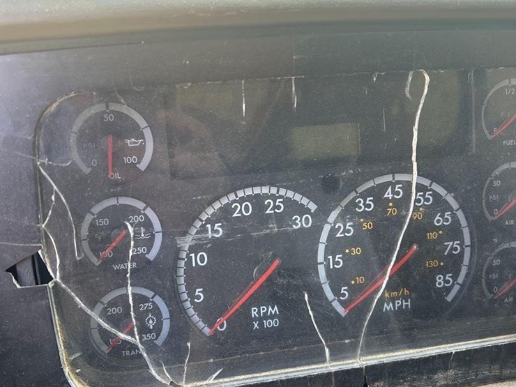 2008-sterling-l8500-image-61