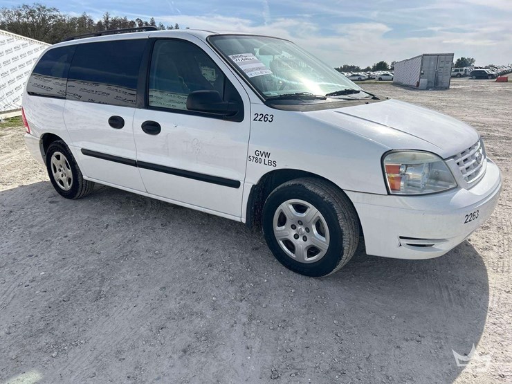 2005-ford-freestar-image-2