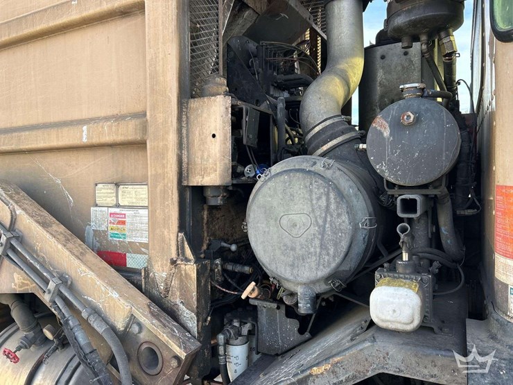 2018-peterbilt-320-image-24