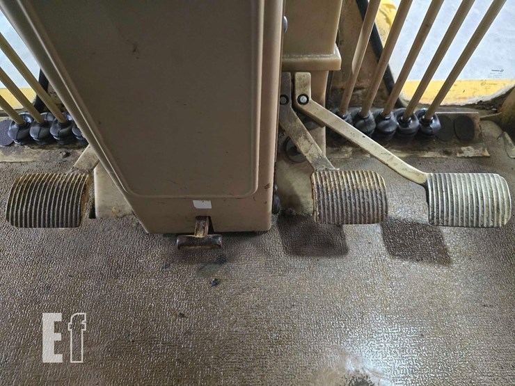 2006-caterpillar-140h-image-19