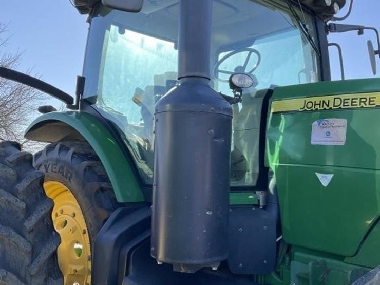 john-deere-8235r-image-15