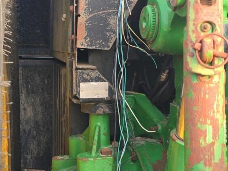 2000-john-deere-7610-image-13