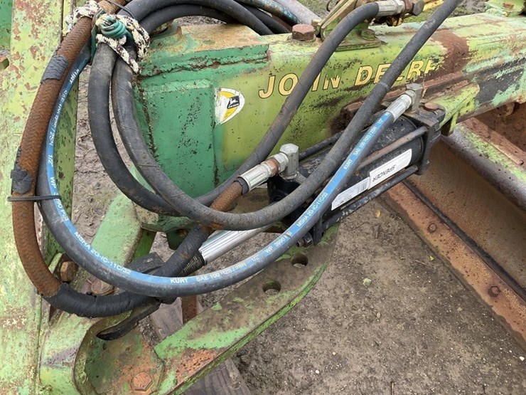 john-deere-115-image-9