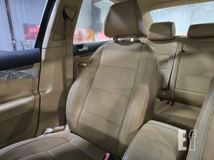 2009-volkswagen-jetta-image-15