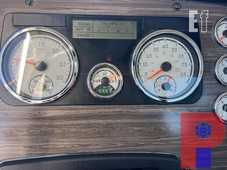 2021-freightliner-coronado-122-sd-image-11