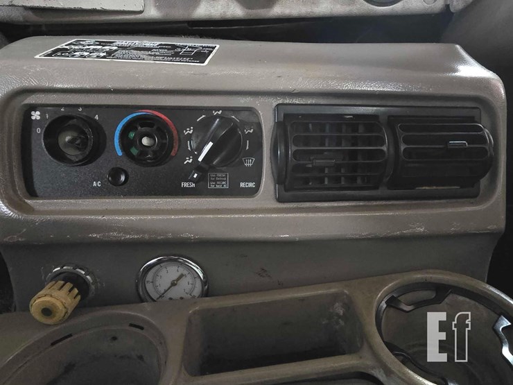 2005-mack-vision-cxn613-image-14