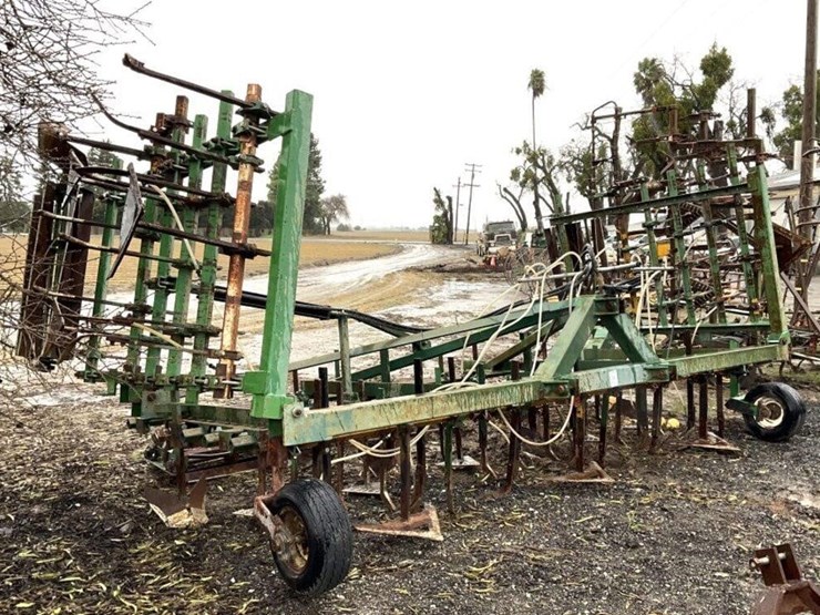 custom-3-pt-5-row-60"-fold-up-cultivator-image-2