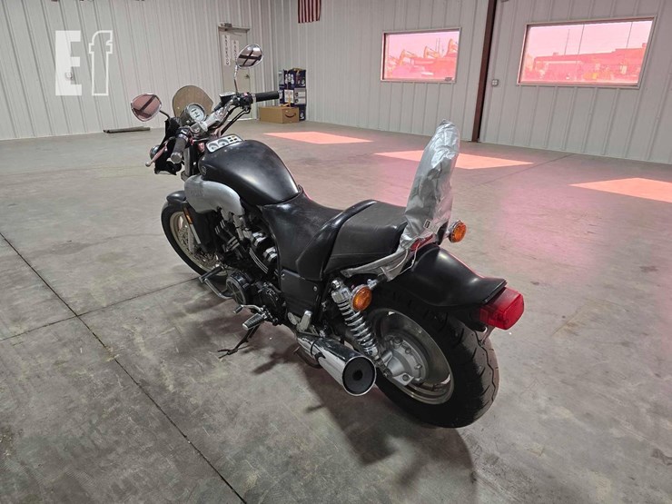 2001-yamaha-xt225-image-4