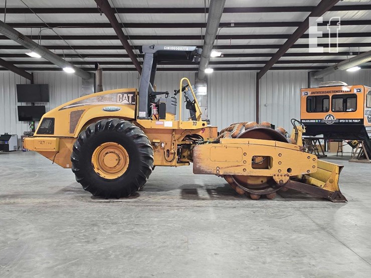 2005-caterpillar-cp-563e-image-6