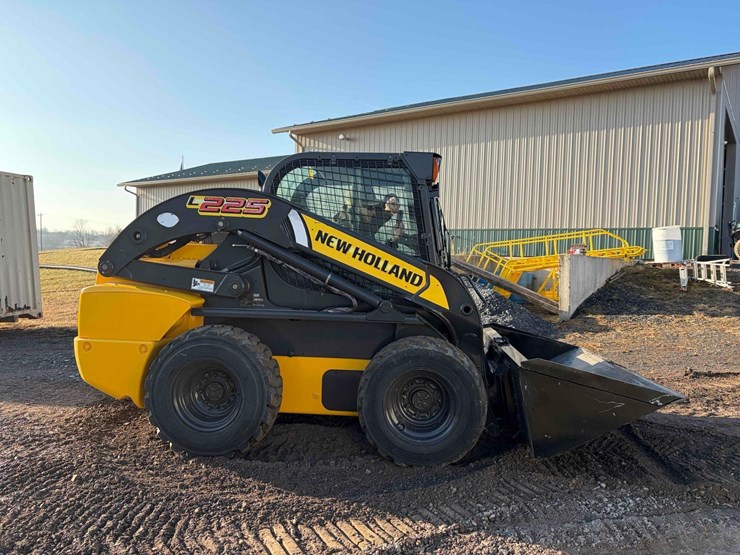 2012-new-holland-l225-image-4