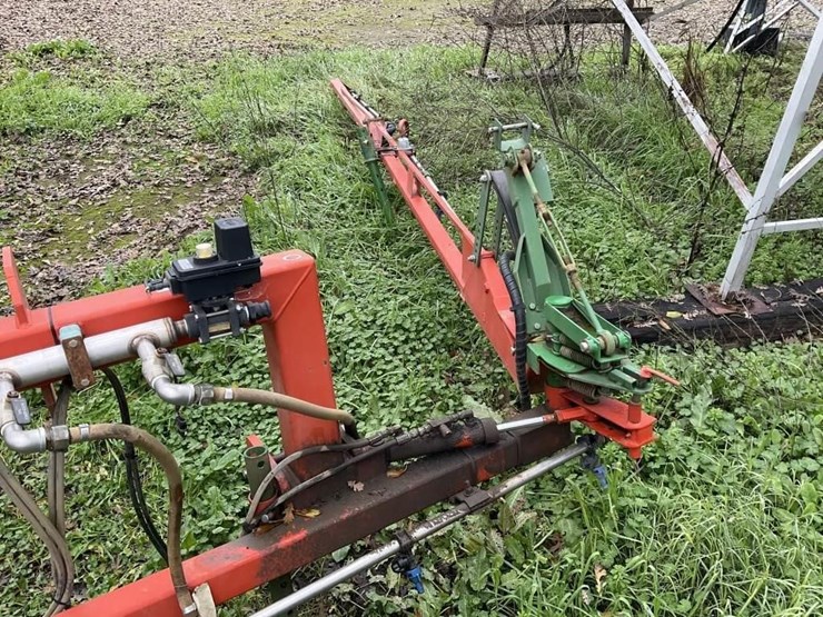 (offsite)-rears-30'-3-pt-folding-spray-boom-image-10