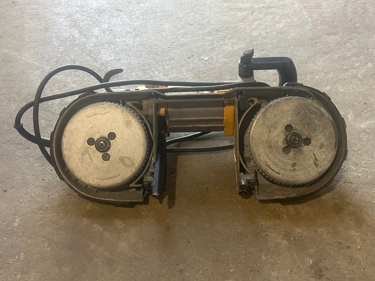 #26-•-dewalt-corded-bandsaw-image-2
