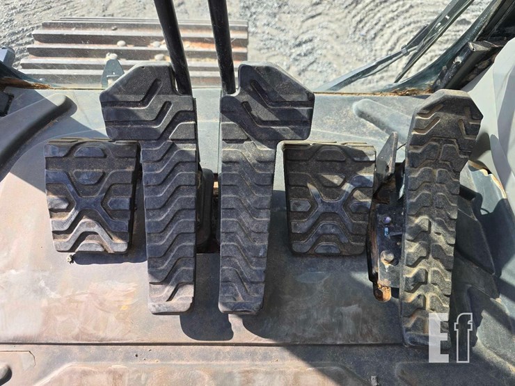 2016-caterpillar-349fl-image-14