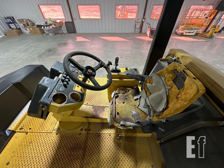 2010-caterpillar-ps-150c-image-9