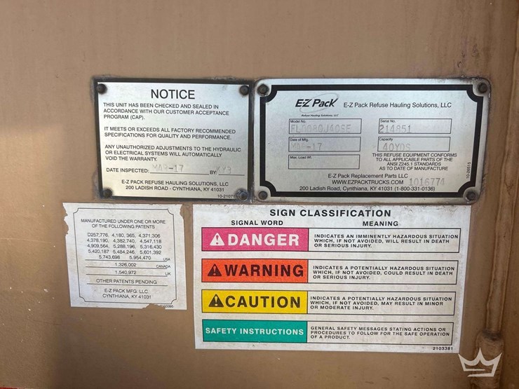 2018-peterbilt-320-image-14