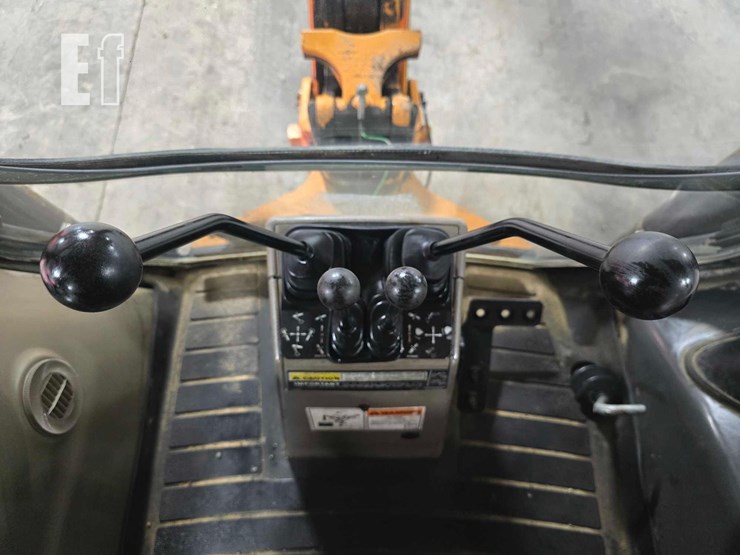 2013-case-580n-image-23