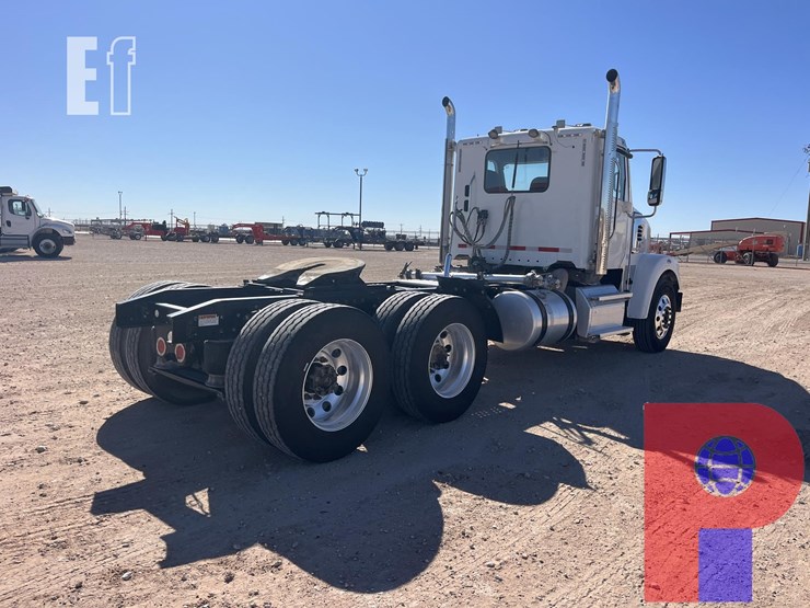 2021-freightliner-coronado-122-sd-image-5