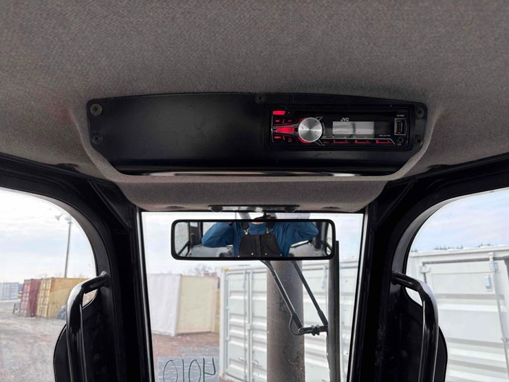 2015-caterpillar-d5k2-lgp-image-22